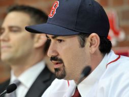 El mexicano Adrián González, es la nueva adquisición de los Medias Rojas de Boston. AP  /