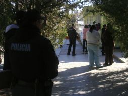 Autoridades investigan en el kínder incendiado en Ciudad Juárez. EFE  /