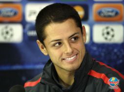 Javier Chicharito Hernández dijo sentirse como en casa con el equipo del Manchester United. AP  /