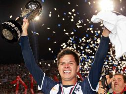 El actual campeón del futbol mexicano, Monterrey, desfila por las calles de la ciudad con miles de aficionados. MEXSPORT  /