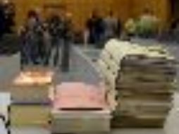 El banquero creo identidades falsas para luego transferirse dinero de clientes inocentes. EFE  /