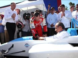 Felipe Calderón conoció el EF01 de Formulec y Segula Technologies, un prototipo monoplaza de auto de carreras. EL UNIVERSAL  /