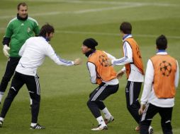 Los jugadores del Real Madrid cumplen con un entrenamiento a pesar de ya tener la clasificación en el bolsillo. AP  /