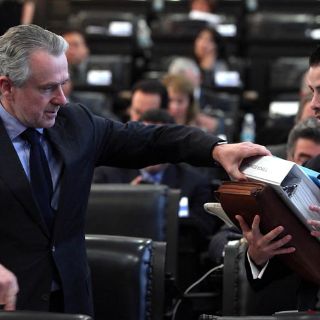 PAN revienta debate de ley antimonopolios