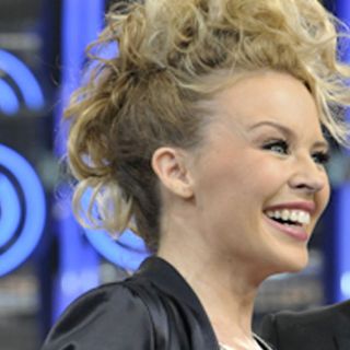 Kylie Minogue está agobiada por no poder embarazarse