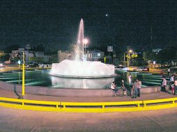 El daño de la recién rehabilitada fuente de Niños Héroes y Los Arcos asciende a 50 mil pesos. ESPECIAL  /