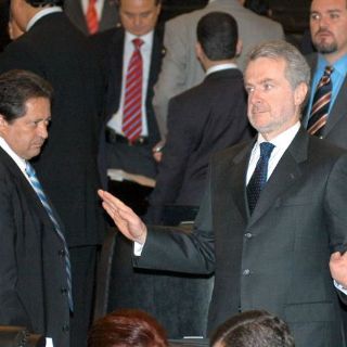 Senadores pasan ley antimonopolios