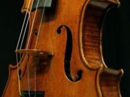 La policía británica lanzó un llamado a la sociedad para encontrar el singular instrumento. ESPECIAL  /