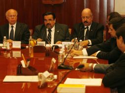 Rectores de ocho universidades públicas se reunieron con el rector de la UdeG, Marco Antonio Cortés Guardado (centro). M. FREYRÍA  /