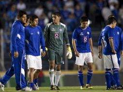 Los jugadores del Cruz Azul al término del partido ante la UNAM donde fueron eliminados. MEXSPORT  /