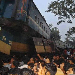 Choque de trenes en Bangladesh deja 14 fallecidos y 100 heridos