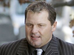 Roger Clemens es acusado por seis cargos y de ser responsable podría obtener hasta 30 años de cárcel. AP  /