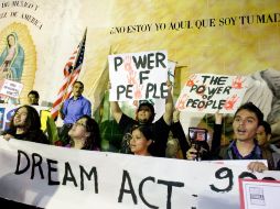 Jovenes emocionados a un paso de que el sueño se logre. AP  /