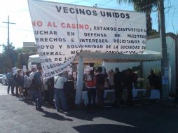 Vecinos del Fraccionamiento Colomos Providencia se manifestaron ayer para externar su inconformidad. L. HERRERA  /