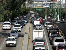 La intensa carga vehicular sobre López Mateos se incrementa a la altura de Plaza del Sol. E. PACHECO  /