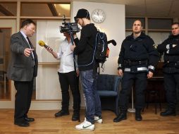 Claes Borgstrom (izquierda), abogado de las dos mujeres que formularon cargos contra el fundador de WikiLeaks, Julian Assange. REUTERS  /