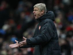 El técnico del Arsenal, Arsene Wenger durante el duelo ante Belgrado. AP  /