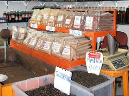 Un puesto de productos derivados de Guaraná y Cupuaçu en Manaos, Brasil. EFE  /