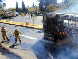 Al menos cinco vehículos fueron baleados y usados para bloquear la salida norte de Morelia. NTX  /
