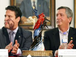 El alcalde tapatío y jorge Vergara, en la rueda de prensa de ayer. A. BARRERA  /