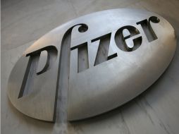 El logotipo de Pfizer se muesta en la sede mundial en Nueva York. AP  /