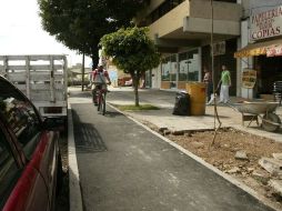Para que la gente cambie su forma de pensar sobre el uso del auto, debe tener zonas para peatónes y ciclistas, según experta. ARCHIVO  /