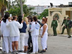 Las disidentes Damas de Blanco reclaman la libertad de los presos políticos con una protesta pacífica. EFE  /