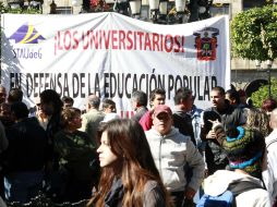 Al rededor de 500 jóvenes se congregaron para manifestarse contra el Gobierno del Estado. E. PACHECO  /