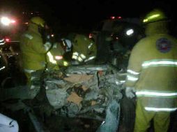 La vía en mención quedó cerrada poco más de dos horas, debido a las labores de rescate y de limpieza. O. RUVALCABA  /