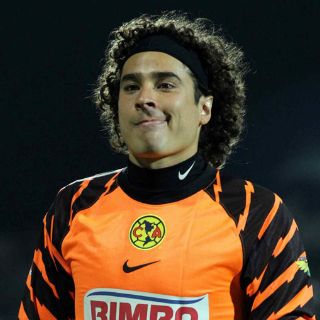 Fulham niega acercamiento con Ochoa