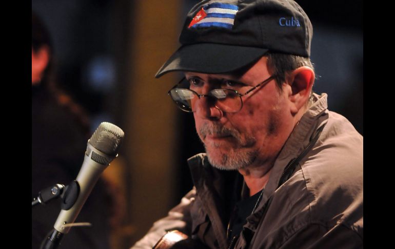 Silvio Rodríguez hace sus pininos en la pantalla grande con el filme Y sin embargo se mueve. EFE  /