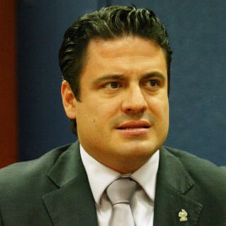 Aristóteles ratifica salida de cinco funcionarios; sigue investigación