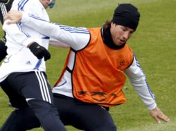 Sergio Ramos, jugador del Real Madrid, se perderá lo que resta del 2010 debido a una lesión en la pierna derecha. EFE  /