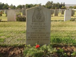 Lápida del soldado de nombre Harry Potter fallecido en 1939. EFE  /