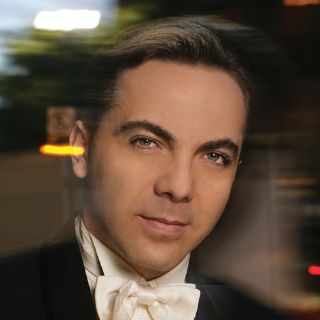 Cristian Castro logra Disco de Oro por su nuevo material