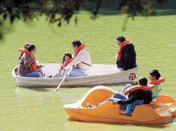 El Lago de Chapultepec cuenta con diferentes tipos de lanchas para el gusto y la recreación personalizada como es el kayak. ELUNIVERSAL  /