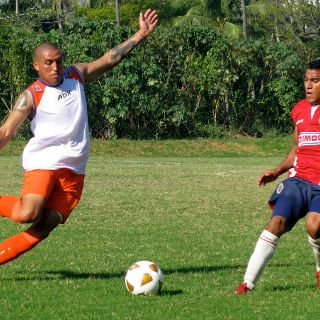 Chivas reprueba primer examen