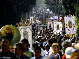 Cientos de peregrinos llegan a la casa de la Virgen morena para cantarle las mañanitas a la guadalupana. EL UNIVERSAL  /