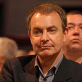 Zapatero, al alza tras el paro aéreo