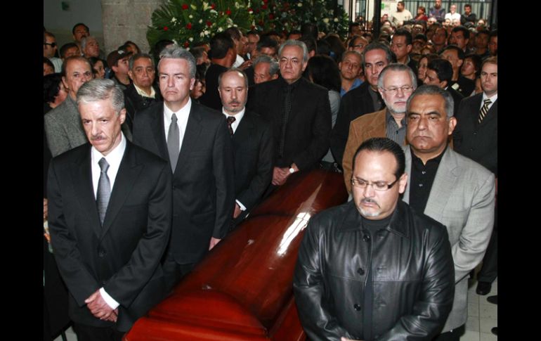 El último adiós al médico fue en el distribuidor de las salas de hospitalización del vetusto inmueble del barrio del Retiro. E. PACHECO  /