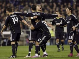 Los jugadores del Real Madrid festejando la victoria del equipo. EFE  /