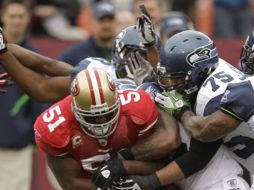 Los 49ers de San Francisco mejoraron sus posibilidades de llegar a la postemporada con una victoria de 40-21 sobre Seattle. AP  /