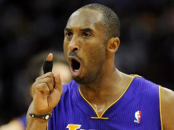 Kobe Bryant celebra una canasta en la victoria ante los Nets. EFE  /