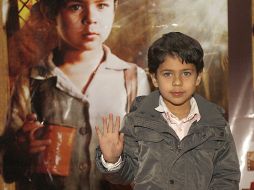 El pequeño Mark Hernández, protagonista de la película, posó para las cámaras del público. S. NÚÑEZ  /