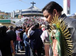 Cientos de feligreses se reúnen en el Santuario Guadalupano ubicado en Xalapa, Veracruz, para venerar a la Virgen. NTX  /