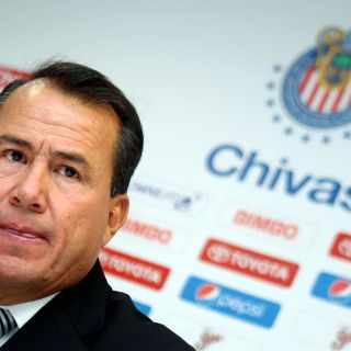 Me voy de Chivas de común acuerdo: Efraín Flores