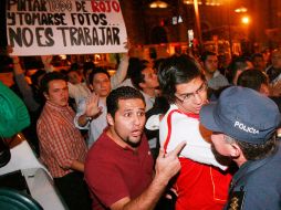 El grupo de manifestantes se encontaba afuera del Ayuntamiento de Guadalajara. A. GARCÍA  /