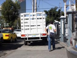 Las violaciones al espacio público destinado al peatón es un problema grave que afecta a zonas como la de Chapultepec. A. HINOJOSA  /