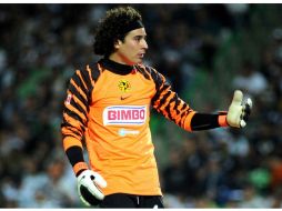 El portero del América, Guillermo Ochoa no pierde la esperanza de poder jugar en el extranjero. MEXSPORT  /