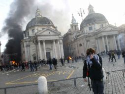 El voto del Parlamento para que Berlusconi mantuviera el cargo de priemr ministro en Italia, desató una jornada de protestas. REUTERS  /